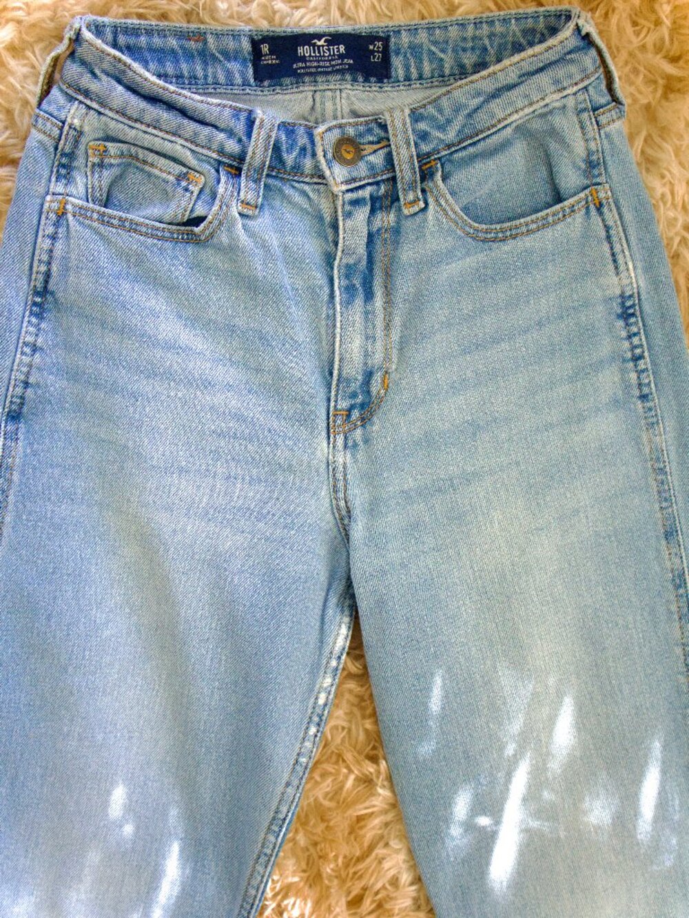 Hollister Ultra High-Rise Vintage Stretch Mom Jeans